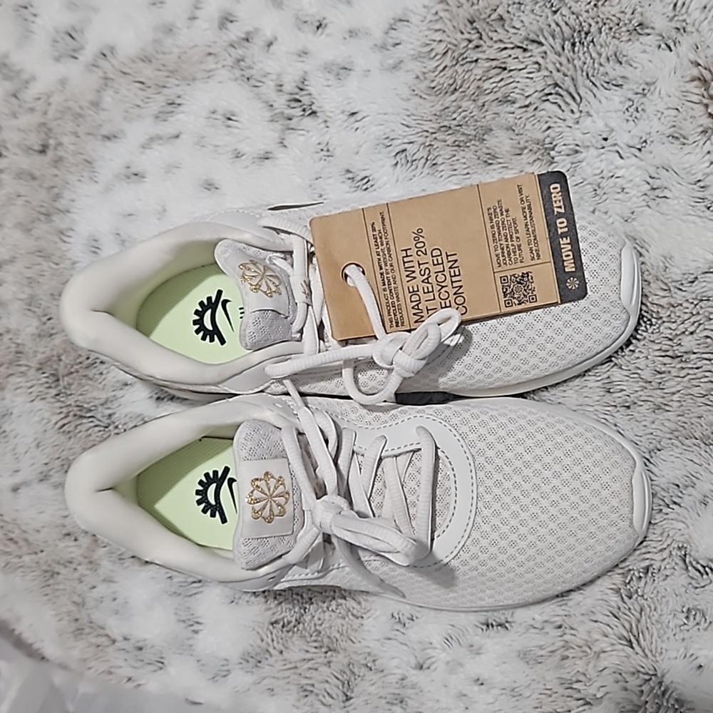 Women's Nike Sneakers (New without Box, Size 6